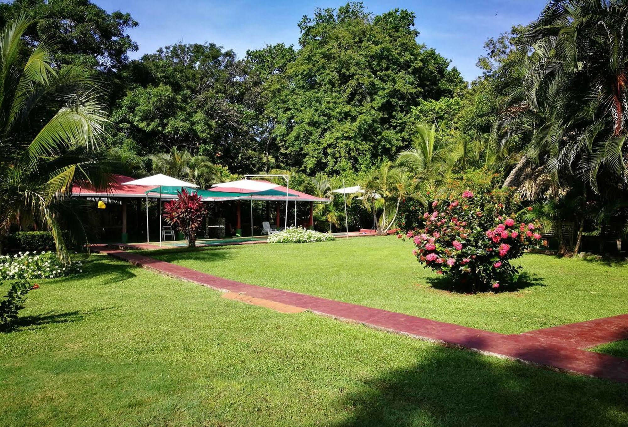 Cabinas Corozalito Hotel Exterior photo