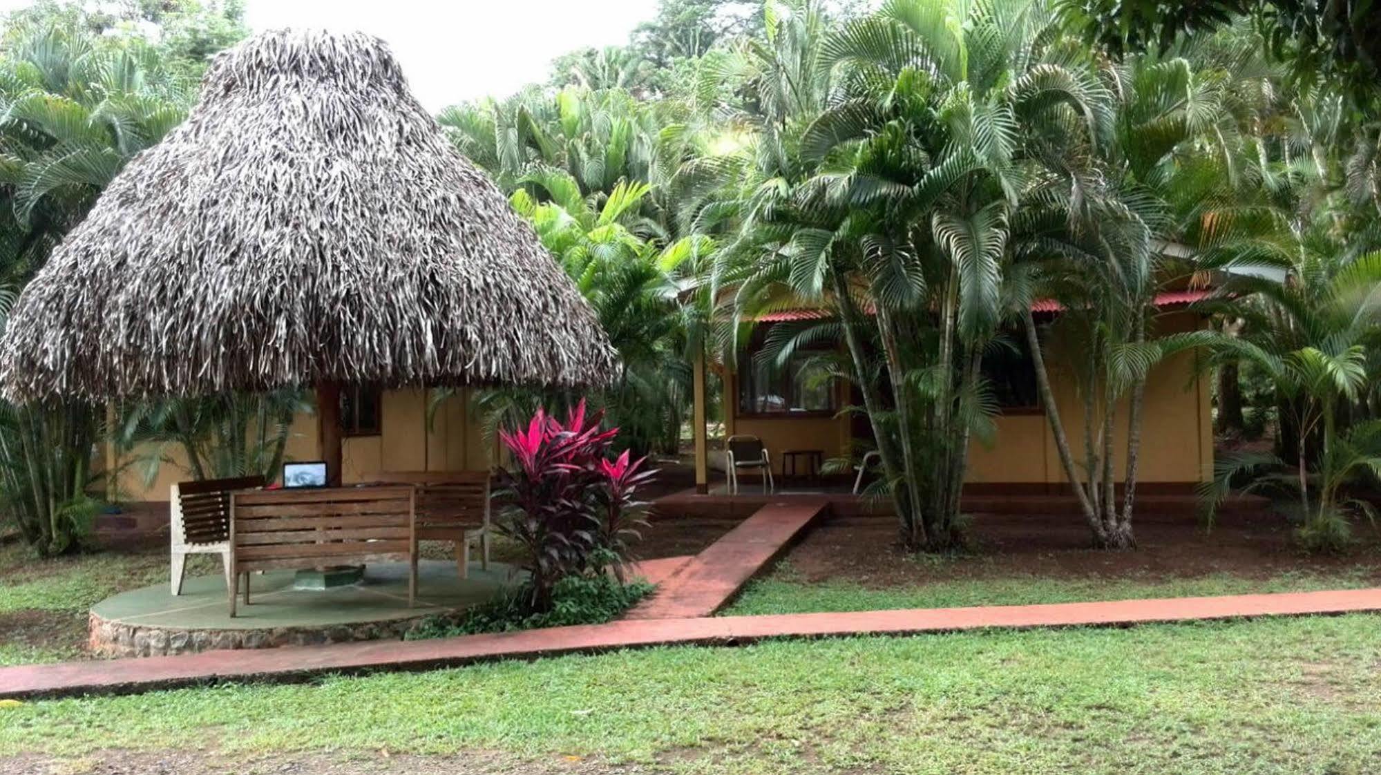 Cabinas Corozalito Hotel Exterior photo